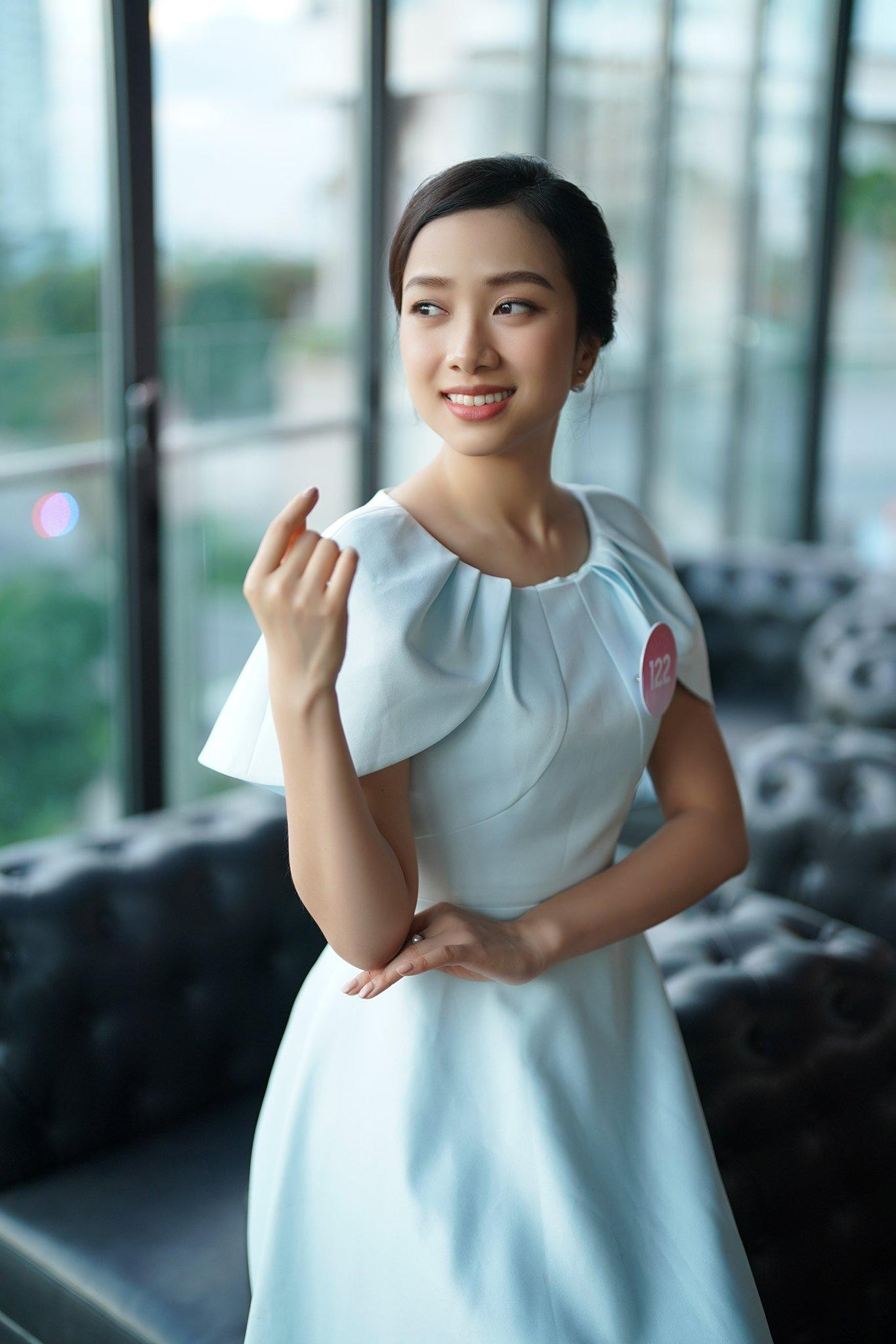 Nguyễn Ngọc Mai sinh năm 1999, tốt nghiệp ngành Quản lý Giải trí và Tổ chức sự kiện ĐH NHL Stenden (Hà Lan). Đến với Hoa hậu Việt Nam, cô mang đến hình ảnh chỉn chu, thành tích IELTS 8.0 và khả năng ăn nói lưu loát. Ngoài ra, Ngọc Mai còn có thể giao tiếp bằng tiếng Tây Ban Nha. Tại phần thi Người đẹp tài năng, Ngọc Mai thuyết trình tiếng Anh, Tây Ban Nha kết hợp khả năng ca hát.