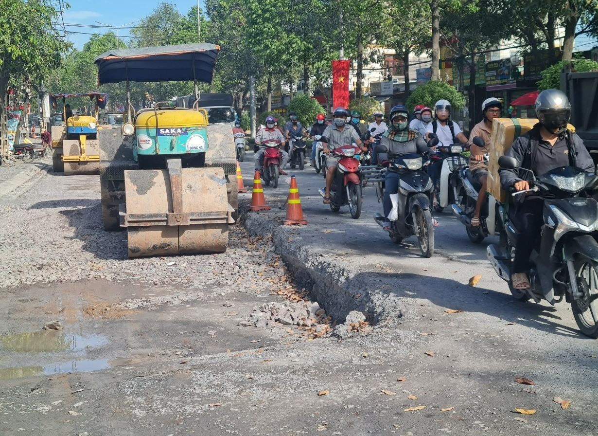Công trình không hề có rào chắn để đảm bảo an toàn cho người tham gia giao thông.