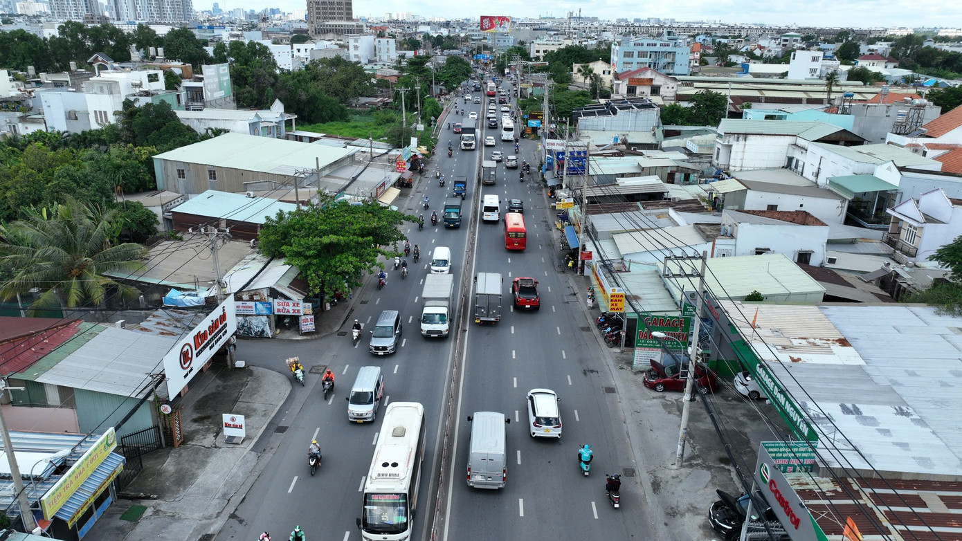 Đây là tuyến đường huyết mạch tại cửa ngõ phía bắc TP.HCM. Tuyến đường quá tải thường xuyên do lượng phương tiện đông đúc, trong khi khả năng đáp ứng của hạ tầng hạn chế.