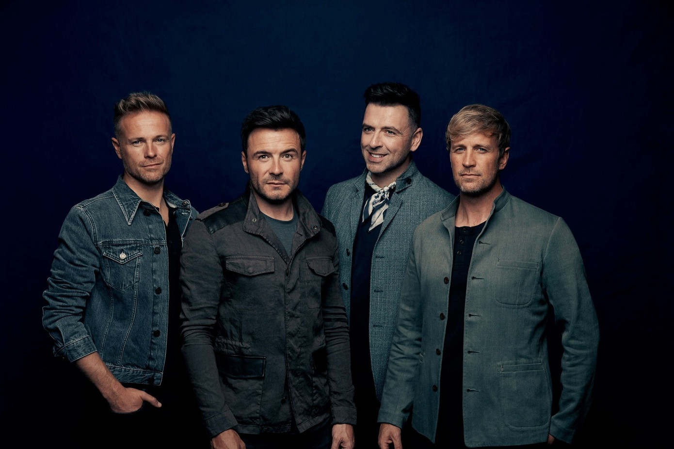 Westlife về Việt Nam biểu diễn nhưng ban tổ chức liên tục gây tranh cãi.
