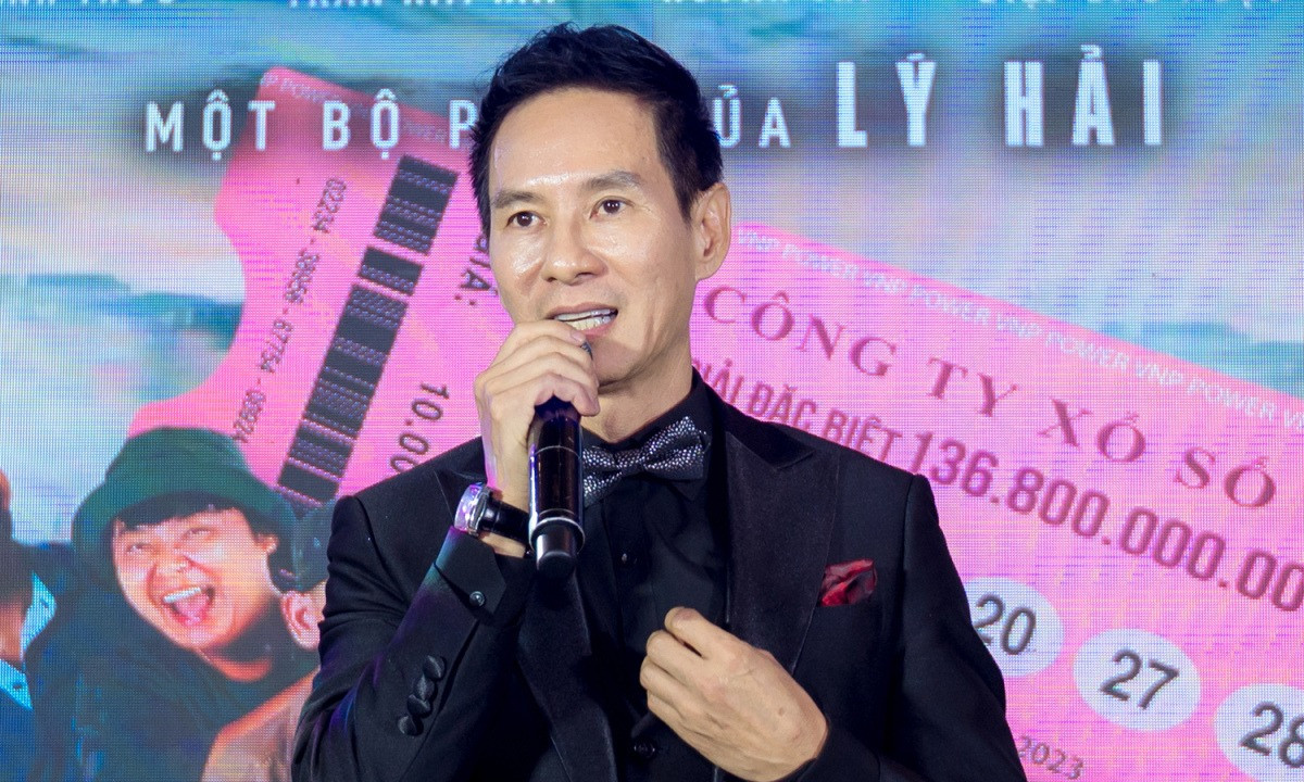 Lý Hải đang thành công khi kể câu chuyện trúng số độc đắc trong Lật mặt 6. Lý Hải đang thành công khi kể câu chuyện trúng số độc đắc trong Lật mặt 6.