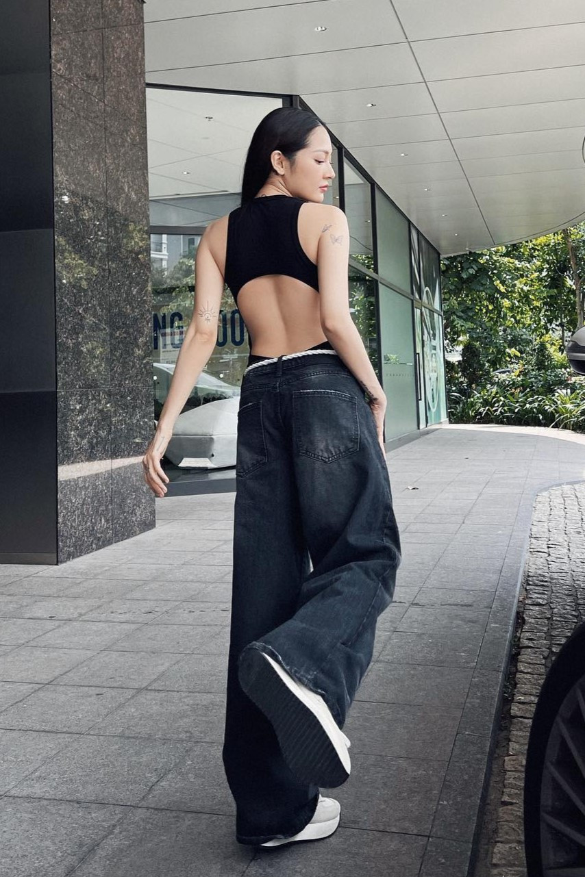 Hình thể thon gọn của Bảo Anh sau khi sinh con gái đầu lòng. Gần đây, cô chăm đăng ảnh lên mạng xã hội, được nhiều người khen ngợi về ngoại hình. Giọng ca Cô ấy của anh ấy cho biết bí quyết giữ dáng của cô là yoga, suy nghĩ tích cực, bình tĩnh trong mọi vấn đề.