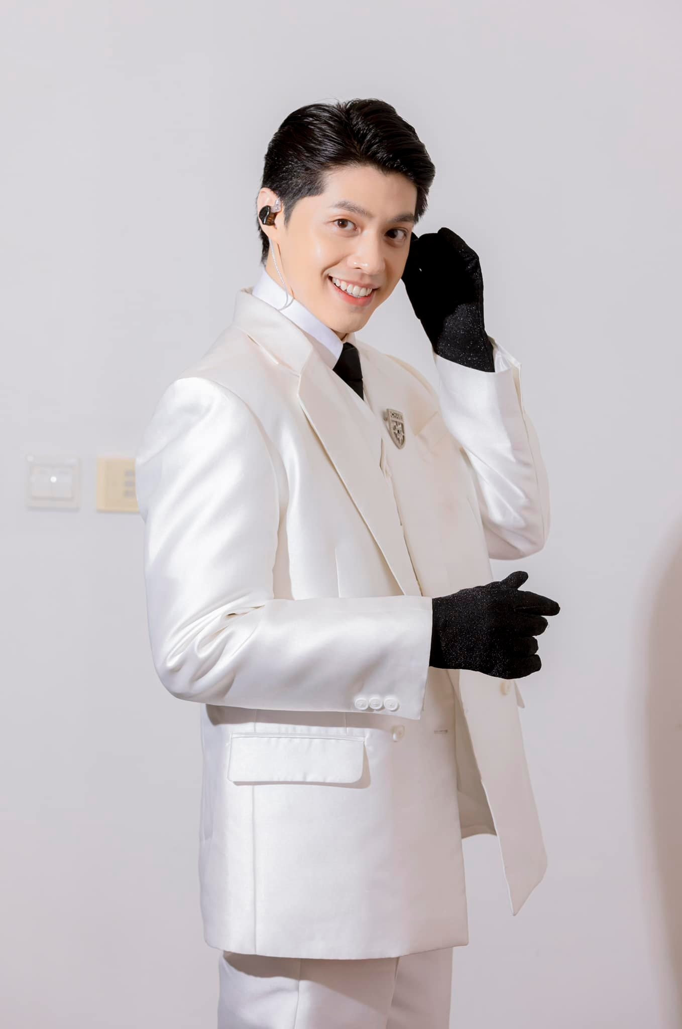 Noo Phước Thịnh phải hủy show vì trục trặc giấy tờ.