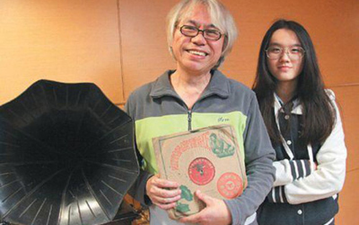 Cuối năm 2016, Lý Khôn Thành và Lâm Tĩnh Ân tuyên bố hoãn cưới trong talk show của MC Lợi tinh. "Kết hôn chỉ là hình thức. Bốn năm qua chúng tôi bên nhau cùng ăn uống, tắm suối nước nóng. Đó mới là cuộc sống vợ chồng". Cũng trong chương trình, Tĩnh Ân khóc khi nói về cha và mối tình không được chấp nhận.