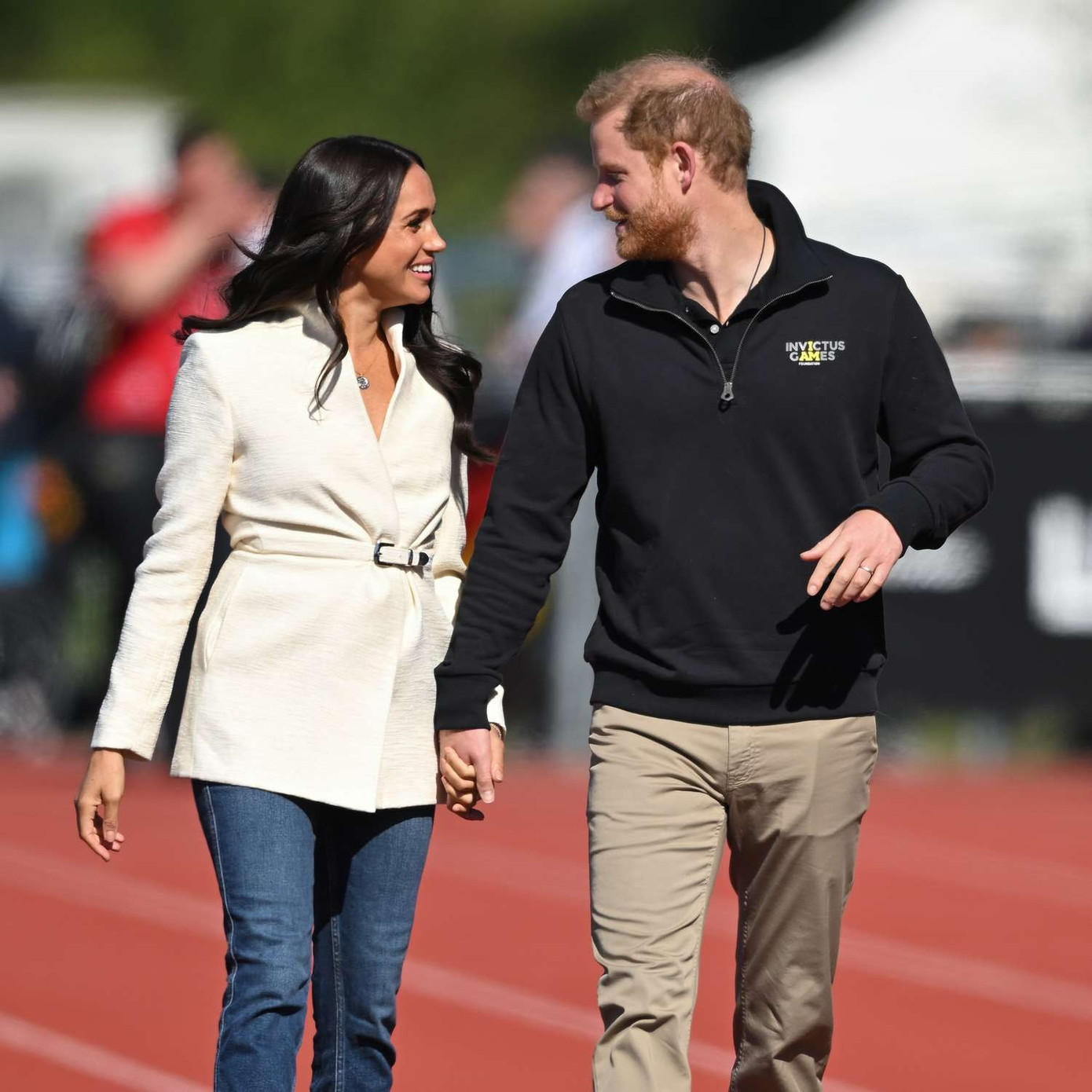 Meghan Markle và Harry quyết định sang Mỹ sống và liên tục kể xấu Hoàng gia Anh.
