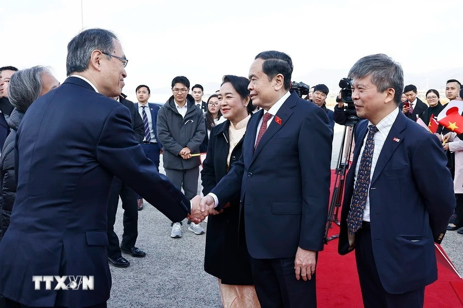 Lễ tiễn Chủ tịch Quốc hội Trần Thanh Mẫn và Phu nhân tại sân bay Nagasaki. (Ảnh: Doãn Tấn/TTXVN).