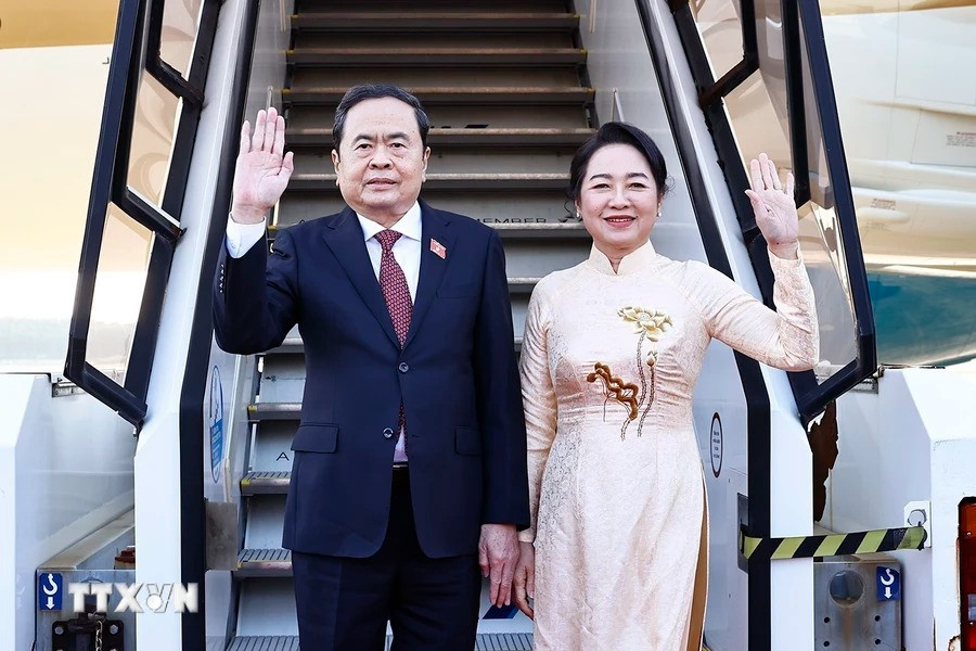 Lễ tiễn Chủ tịch Quốc hội Trần Thanh Mẫn và Phu nhân tại sân bay Nagasaki. (Ảnh: Doãn Tấn/TTXVN).