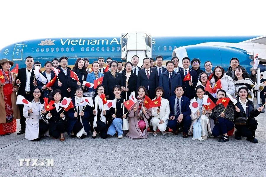 Lễ tiễn Chủ tịch Quốc hội Trần Thanh Mẫn và Phu nhân tại sân bay Nagasaki. (Ảnh: Doãn Tấn/TTXVN).