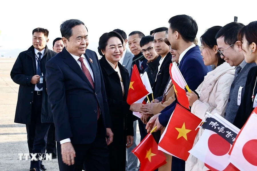 Lễ tiễn Chủ tịch Quốc hội Trần Thanh Mẫn và Phu nhân tại sân bay Nagasaki. (Ảnh: Doãn Tấn/TTXVN).