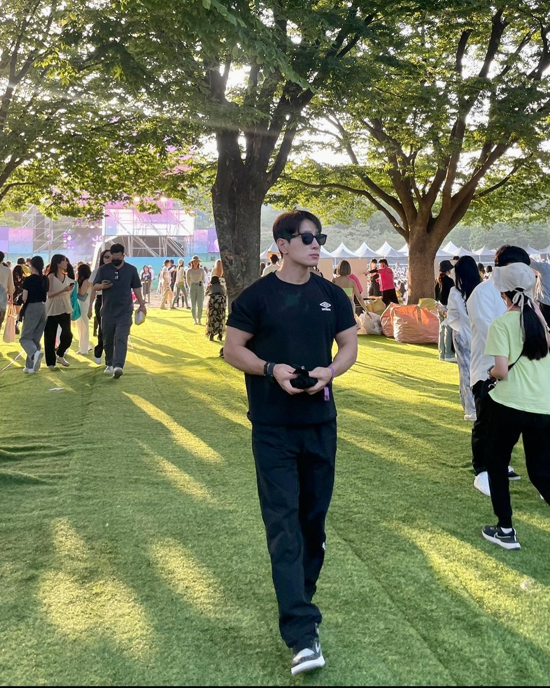 Tuy có thành tích ấn tượng, đặc vụ H bị loại sớm khỏi Physical:100. "Tôi đang buồn vì không thể hiện được hết cho các bạn thấy. Tôi hơi tiếc vì đã làm việc chăm chỉ và hết mình. Tôi có nhiều kỷ niệm đẹp và không thể quên", Ji Hoon viết sau khi rời chương trình.