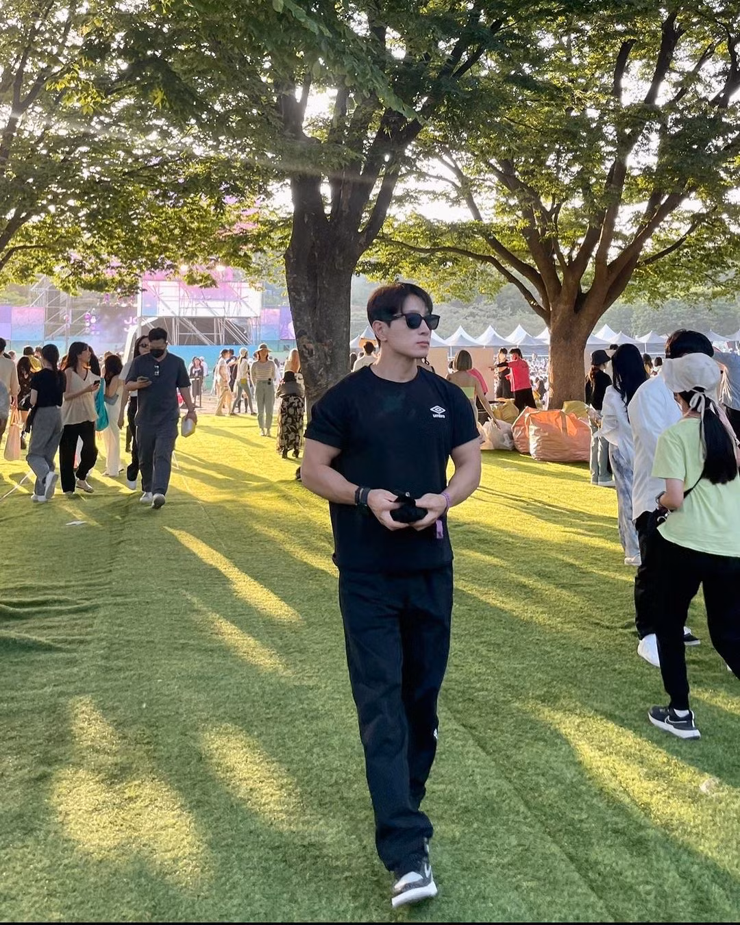 Tuy có thành tích ấn tượng, đặc vụ H bị loại sớm khỏi Physical:100. "Tôi đang buồn vì không thể hiện được hết cho các bạn thấy. Tôi hơi tiếc vì đã làm việc chăm chỉ và hết mình. Tôi có nhiều kỷ niệm đẹp và không thể quên", Ji Hoon viết sau khi rời chương trình.