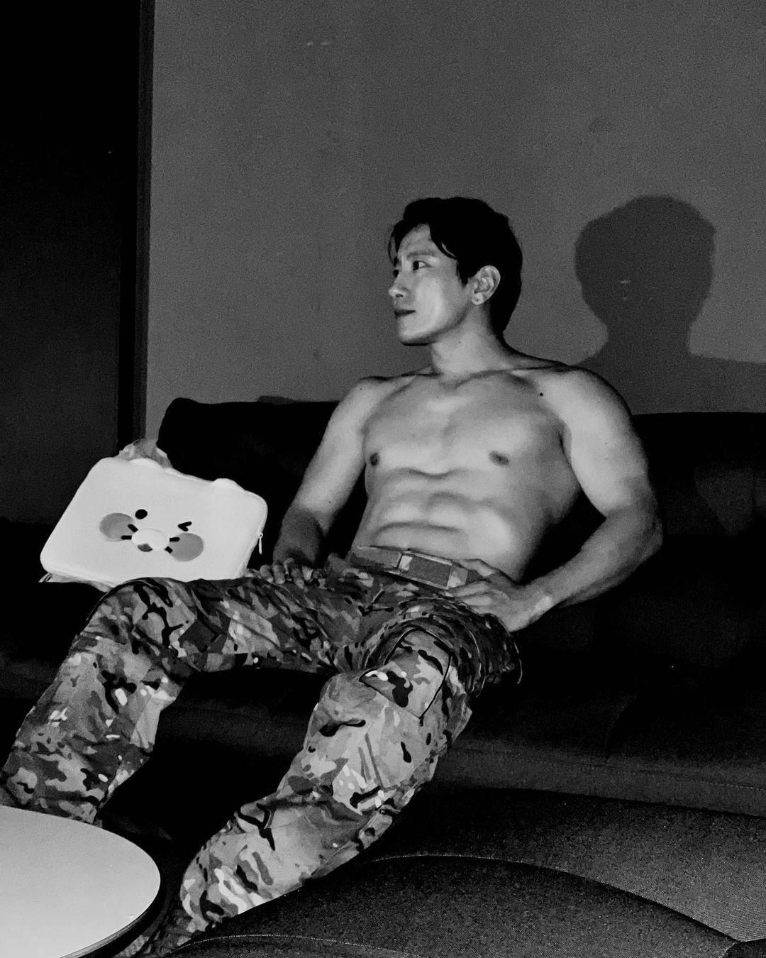 Sau thời gian phục vụ tại quân ngũ, Ji Hoon tiếp tục theo đuổi công việc liên quan đến duy trì hình thể, sức mạnh. Đặc vụ H sản xuất chương trình riêng và đăng tải trên YouTube. Kênh cá nhân của anh có gần 1 triệu người đăng ký. Theo Allkpop, hình thể cơ bắp và gương mặt thu hút là yếu tố giúp chương trình của Ji Hoon hút người xem.