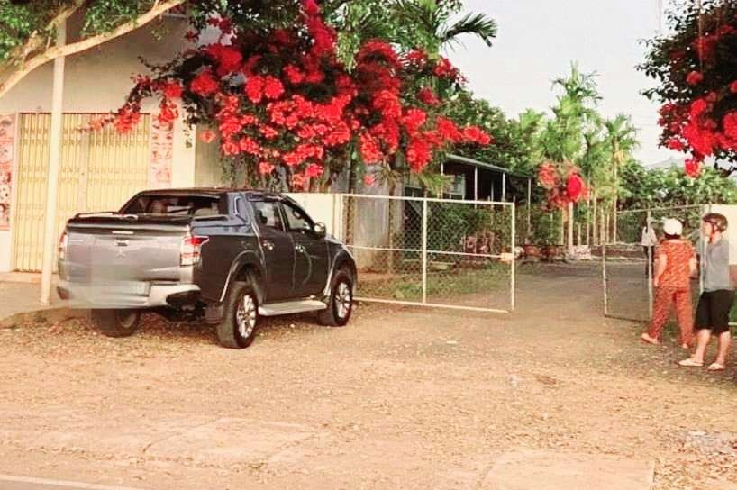 Khu vực trước nhà nghỉ nơi xảy ra vụ án. Ảnh: Công an cung cấp (Dân Trí).