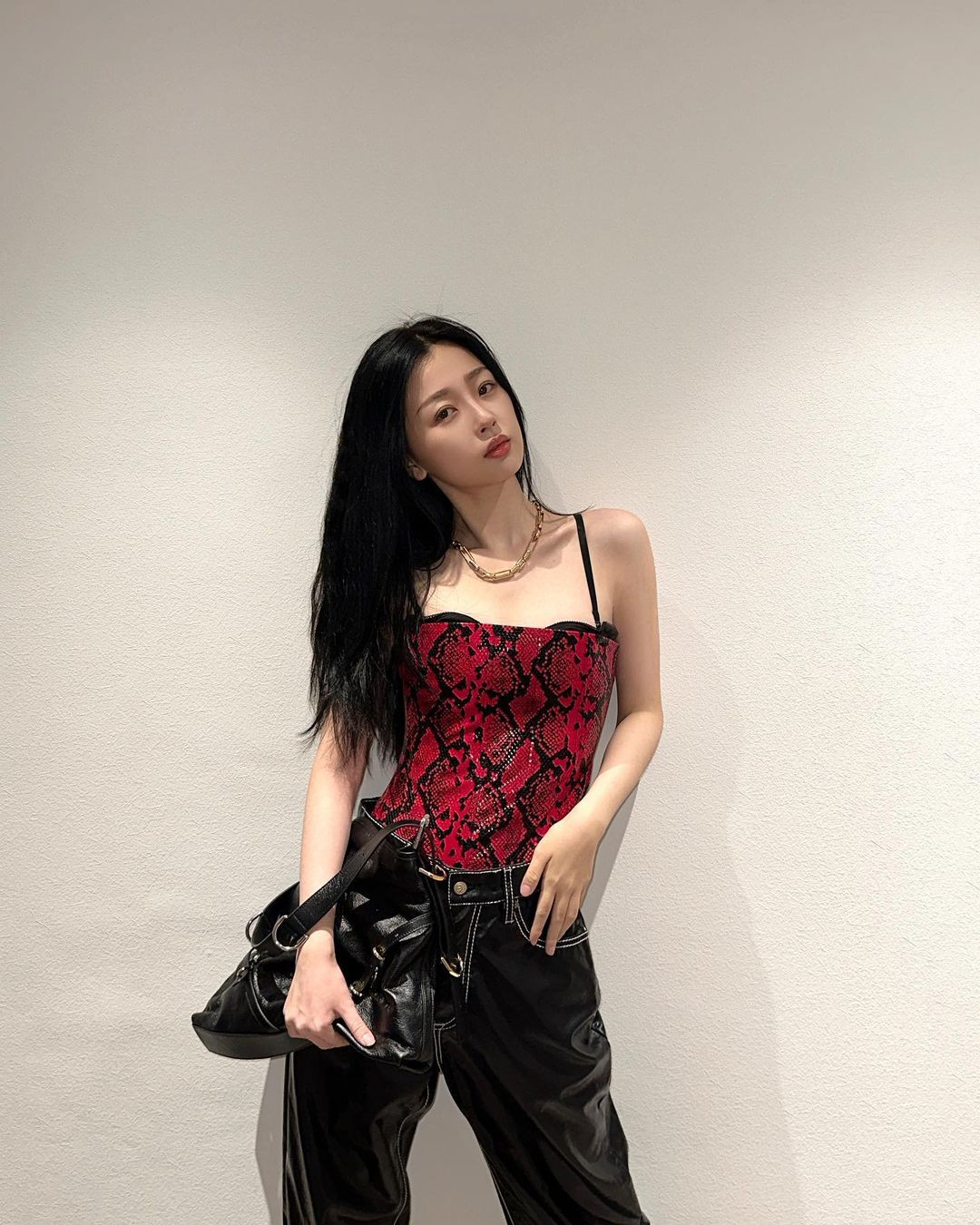 Sau khi thay đổi phong cách, Ngu Thư Hân đối mặt ám ảnh phải gầy mỗi ngày. Trước lúc giảm cân như hiện tại, nữ diễn viên nhận nhiều bình luận tiêu cực như &quot;không đủ ốm để mặc đồ bó sát&quot;, &quot;không mảnh mai như sao nữ khác&quot;...