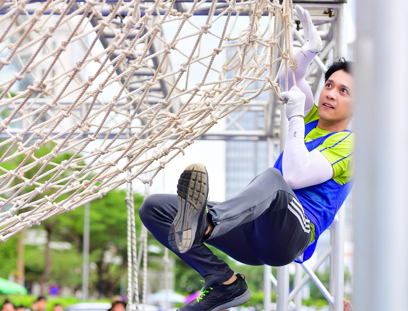 Trần Hùng Huy chăm tương tác trên mạng xã hội, tạo dựng hình ảnh cá nhân.