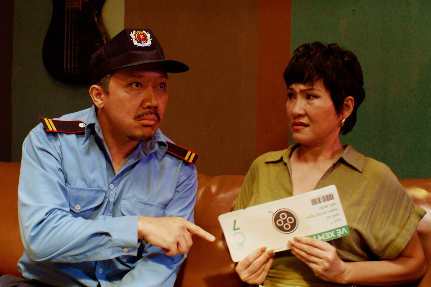 Trấn Thành là nhà sản xuất, đạo diễn kiêm vai diễn người cha đẩy nhân vật chính Mai vào bi kịch. Trấn Thành là nhà sản xuất, đạo diễn kiêm vai diễn người cha đẩy nhân vật chính Mai vào bi kịch.