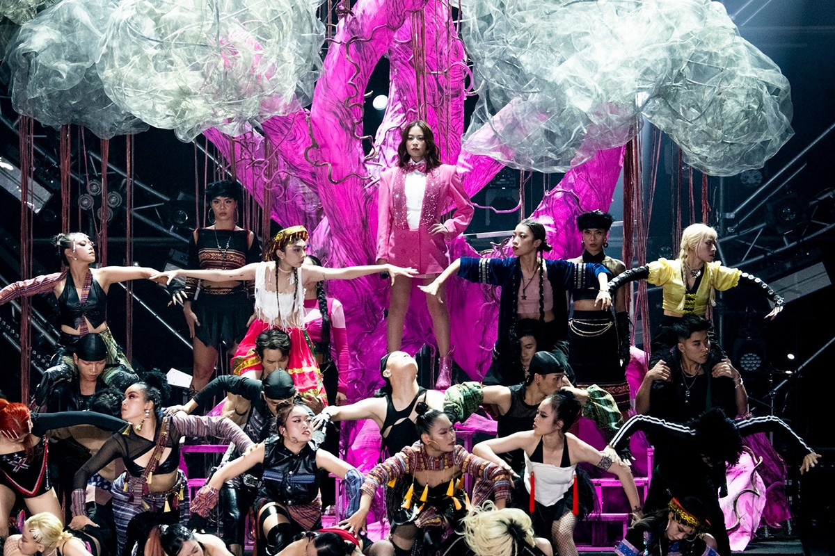 Hình ảnh trong phim Vietnamese Concert Film: Chúng ta là người Việt Nam. Hình ảnh trong phim Vietnamese Concert Film: Chúng ta là người Việt Nam.