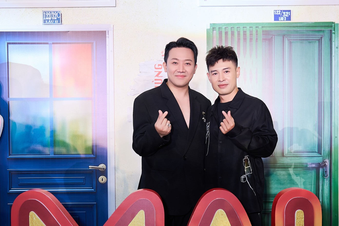 &quot;Bố Gấu&quot; tại buổi công chiếu dự án chiếu Tết. Hoàng Hải có mối quan hệ thân thiết với nam đạo diễn. Trấn Thành ngỏ lời mời Hoàng Hải tham gia Ca sĩ mặt nạ, trở lại showbiz.