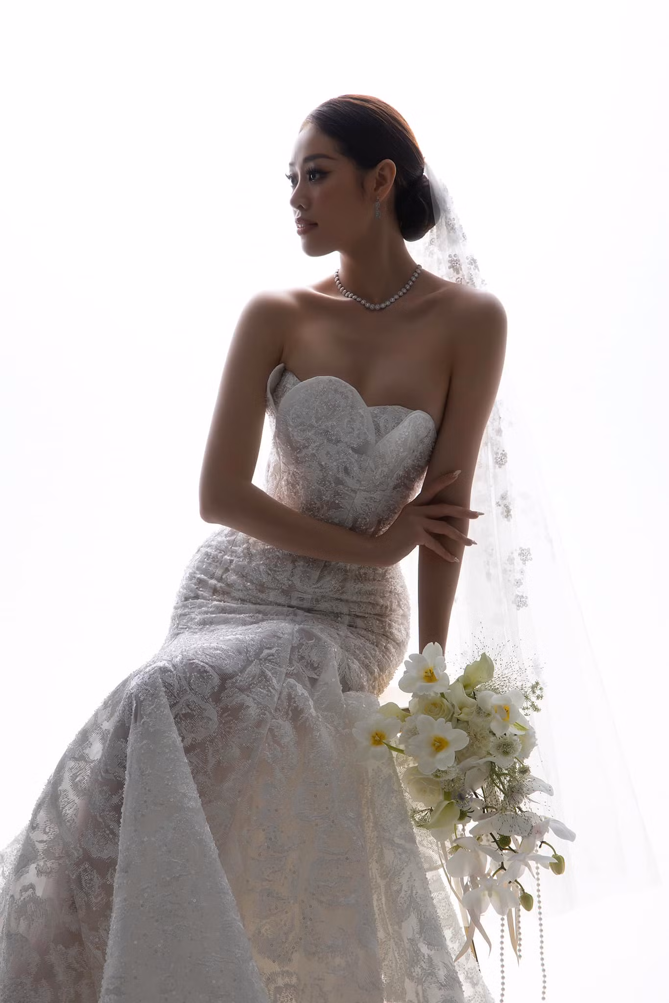 Dưới phần bình luận, Hoa hậu Khánh Vân cảm ơn khán giả. "Tôi xin cảm ơn những lời chúc phúc tốt đẹp từ mọi người. Tôi cố gắng đăng những bức ảnh đẹp để lưu giữ kỷ niệm", Khánh Vân viết. Dưới phần bình luận, Hoa hậu Khánh Vân cảm ơn khán giả. "Tôi xin cảm ơn những lời chúc phúc tốt đẹp từ mọi người. Tôi cố gắng đăng những bức ảnh đẹp để lưu giữ kỷ niệm", Khánh Vân viết.