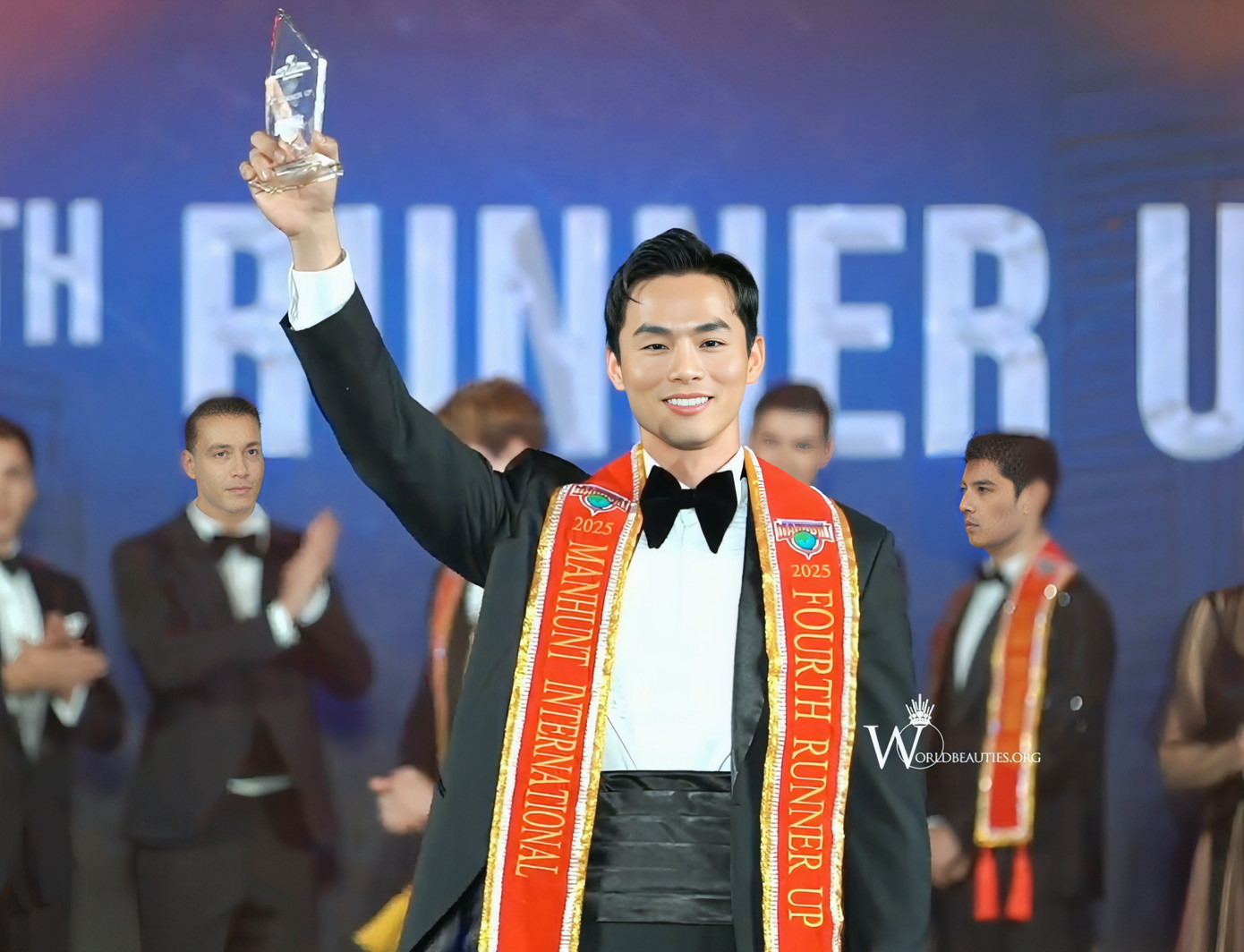 Vũ Linh đạt Á quân 4 tại Manhunt International 2025.