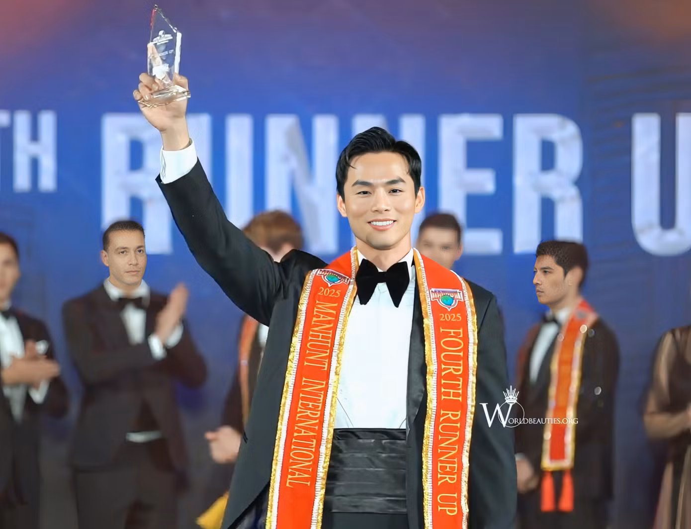 Vũ Linh đạt Á quân 4 tại Manhunt International 2025.