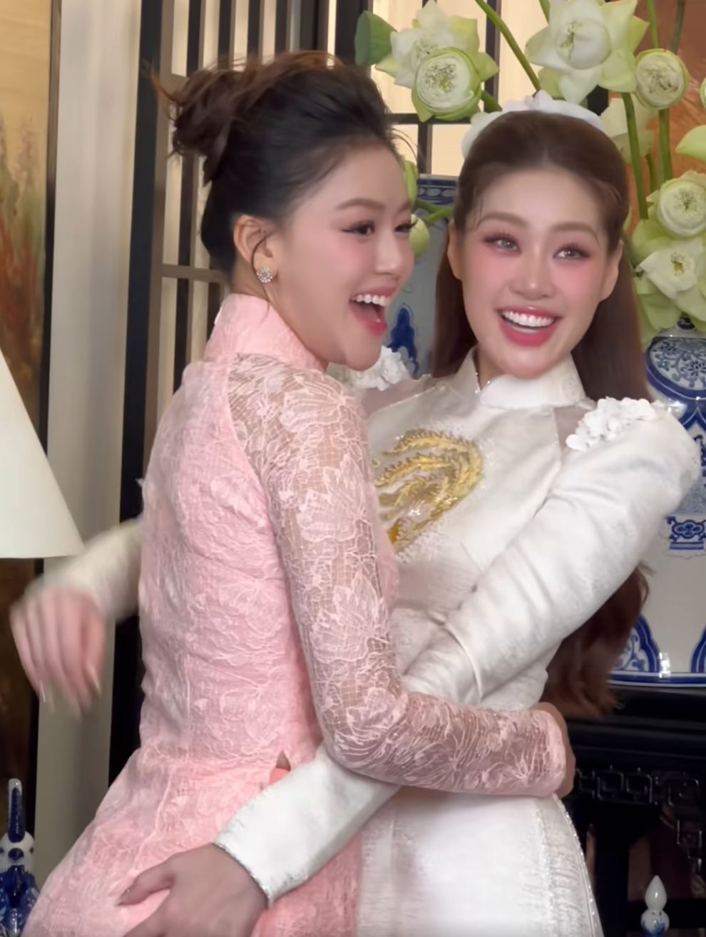 Dàn dâu phụ trong lễ cưới của Khánh Vân gồm nhiều hoa hậu, á hậu nổi tiếng.