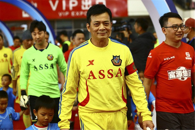 Huỳnh Nhật Hoa trên sân bóng. Huỳnh Nhật Hoa trên sân bóng.