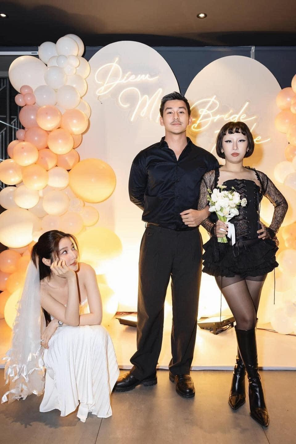 Trang Hý chọn phong cách độc lạ dự tiệc. Nữ diễn viên làm trò cười khi cầm hoa cưới, khoác tay Thiên Minh trong sự "bất lực" của Diễm My 9X. Trong đám cưới của Diễm My 9X ngày 16/12, Trang Hý cũng gây chú ý khi trang điểm khác lạ.