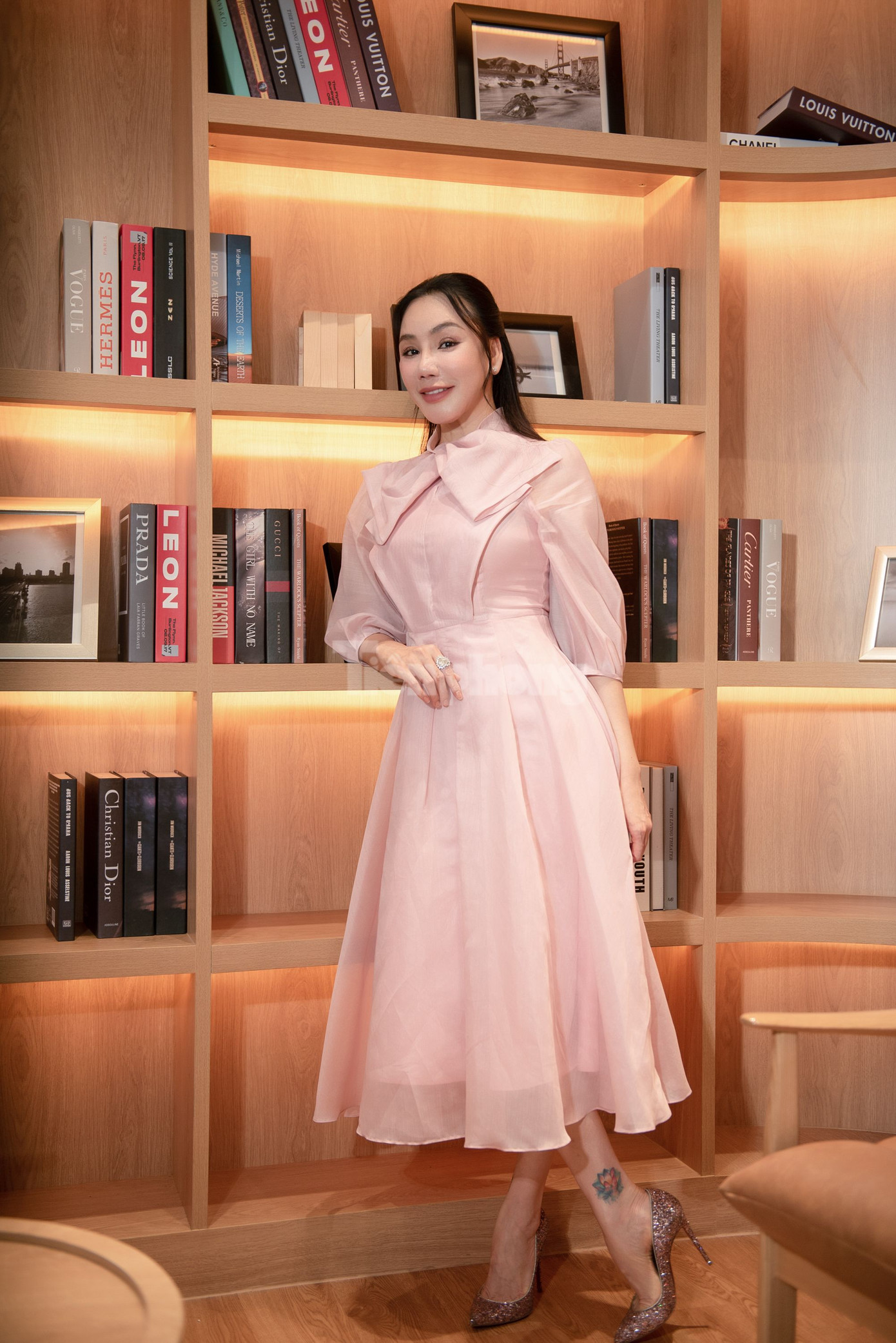 "Lúc nổi tiếng, tôi và bạn bè luôn ăn món ngon. Nhưng có một đoạn, tôi thấy thịt cá là người khó chịu. Vài ngày sau tập ăn lại, vẫn nguyên cảm giác đó. Đó cũng là lúc tôi hoàn toàn chuyển sang ăn chay", Hồ Quỳnh Hương nói.