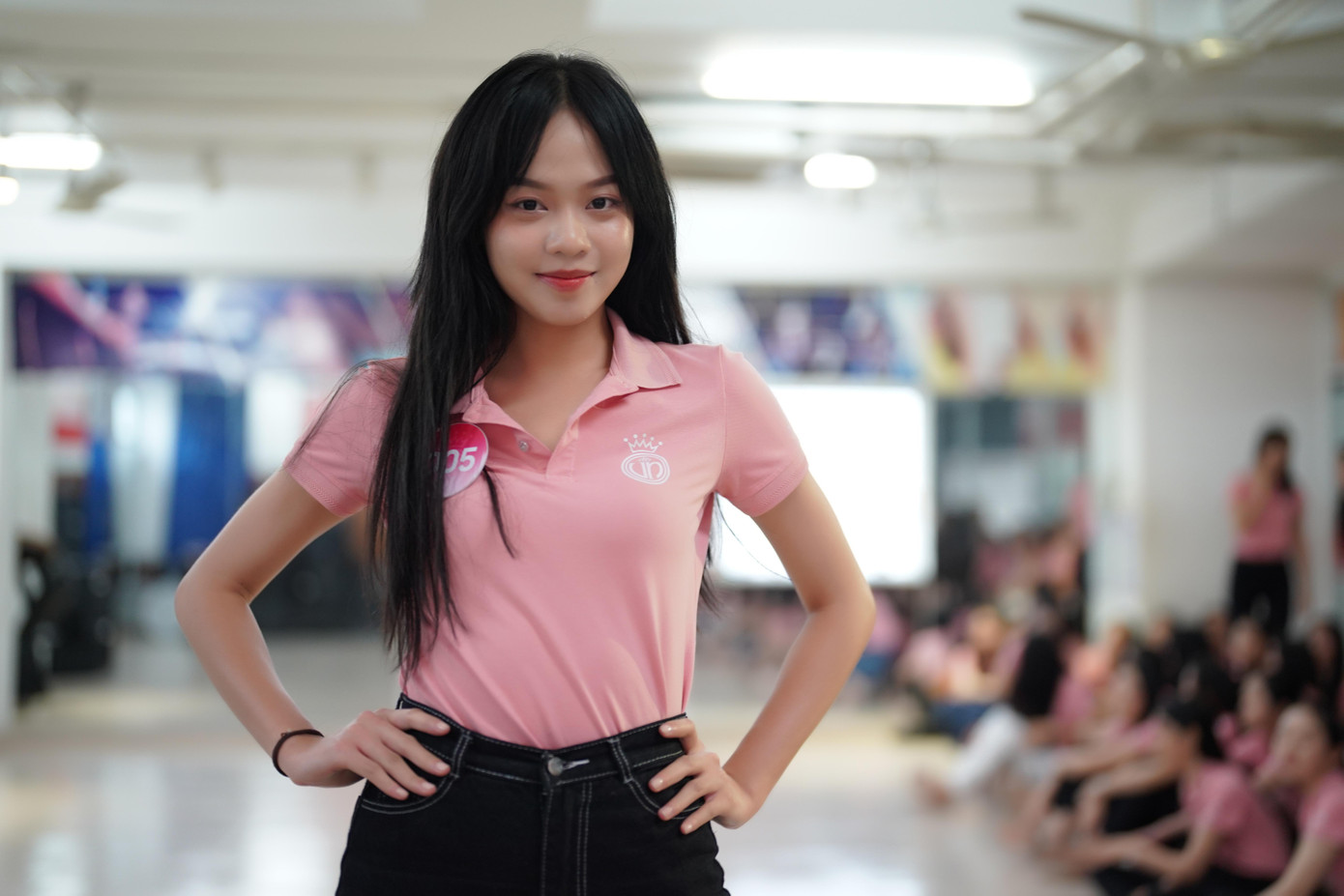 Đạo diễn catwalk Nguyễn Hưng Phúc chia sẻ với Tiền Phong rằng anh ấn tượng với các thí sinh năm nay: &quot;Phần lớn thí sinh đều là những cô gái chưa từng đi catwalk. Tôi khá bất ngờ vì các bạn thí sinh thông minh, nhạy bén, kỹ năng tốt. Các bạn ổn định, tiếp thu nhanh khi được hướng dẫn&quot;.