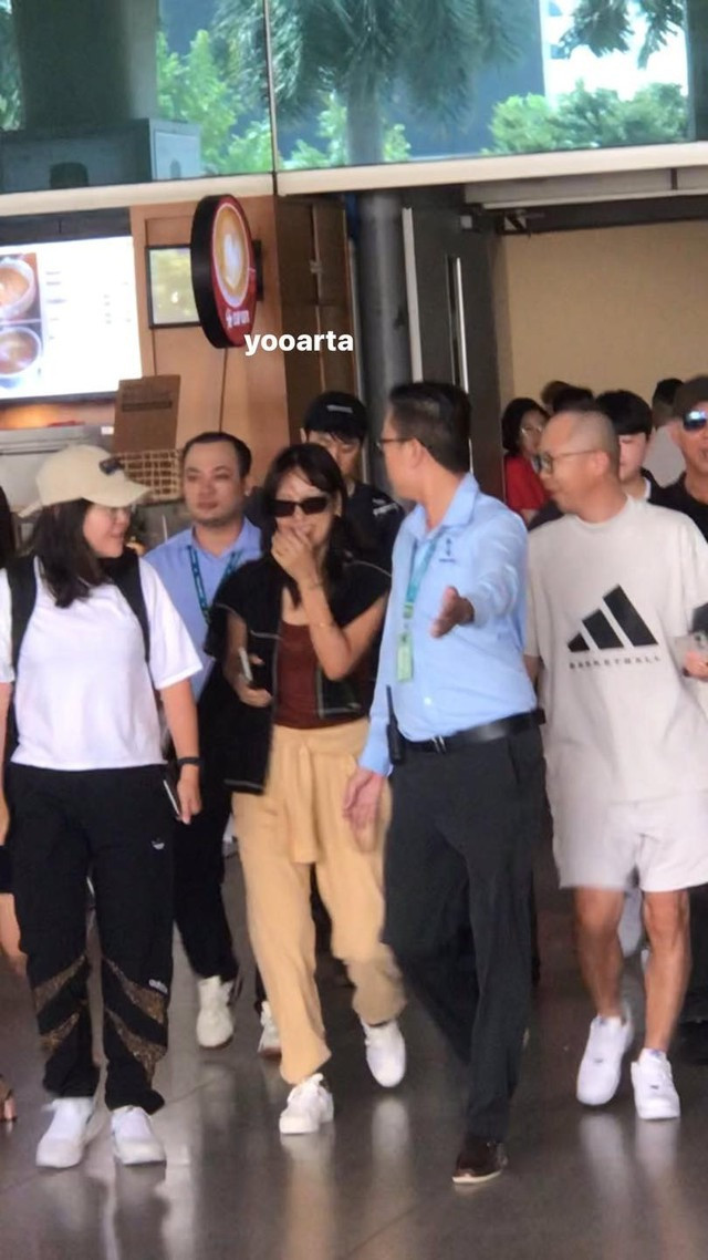 Lee Hyori được chào đón khi sang Việt Nam.