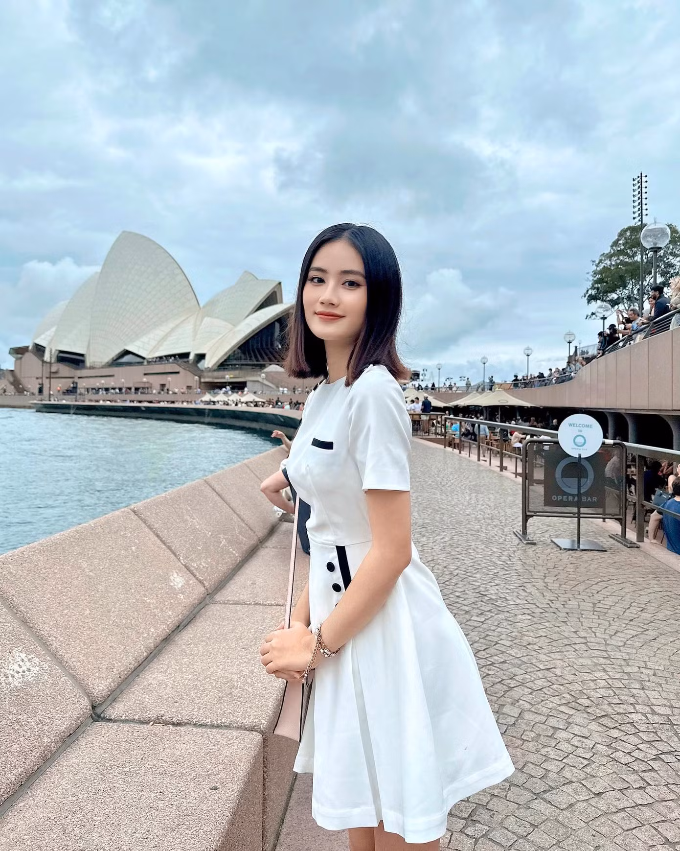 Hình ảnh của Ý Nhi khi du học Australia.