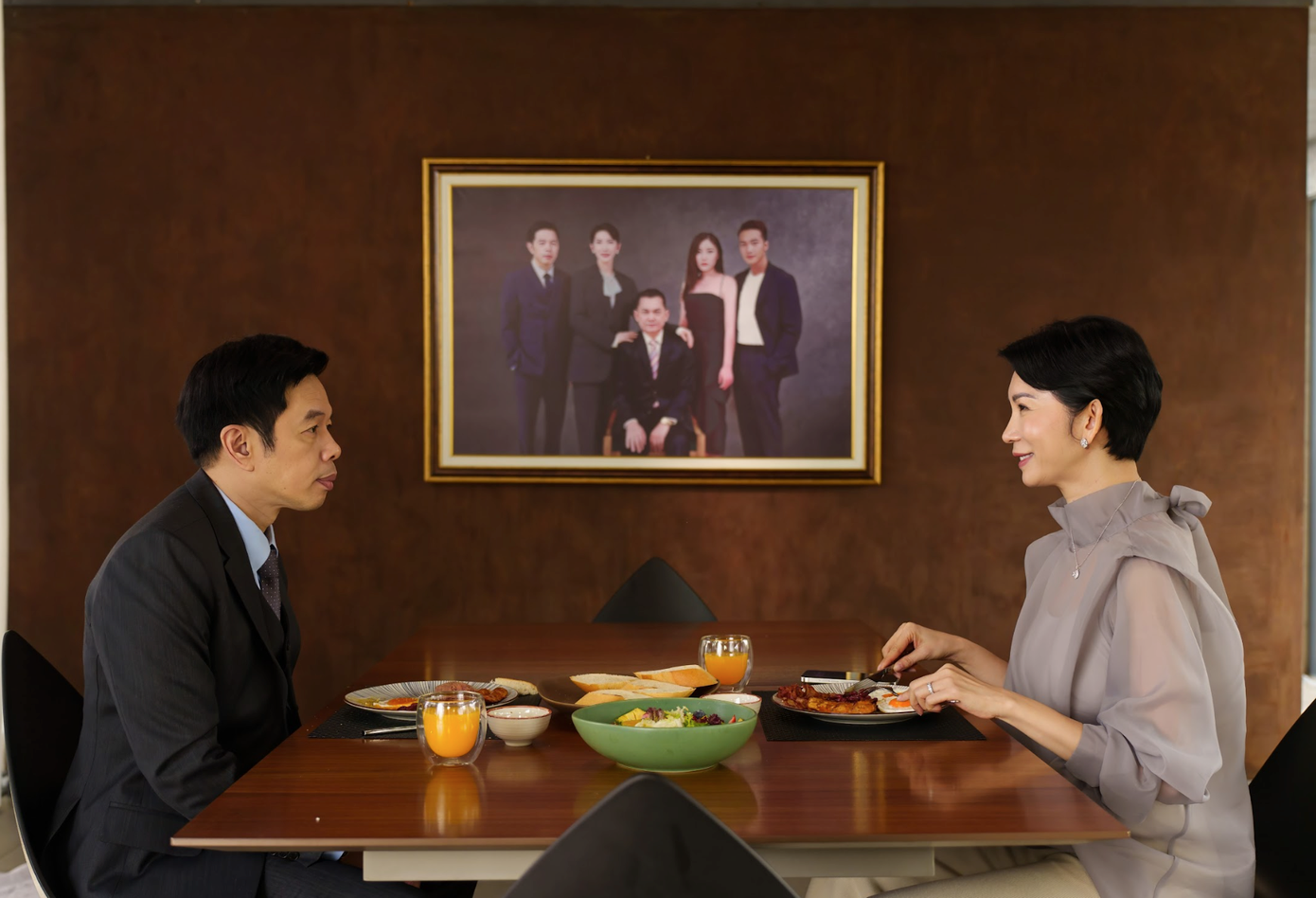 Thái Hòa làm chồng Xuân Lan trong Cái giá của hạnh phúc. Thái Hòa làm chồng Xuân Lan trong Cái giá của hạnh phúc.