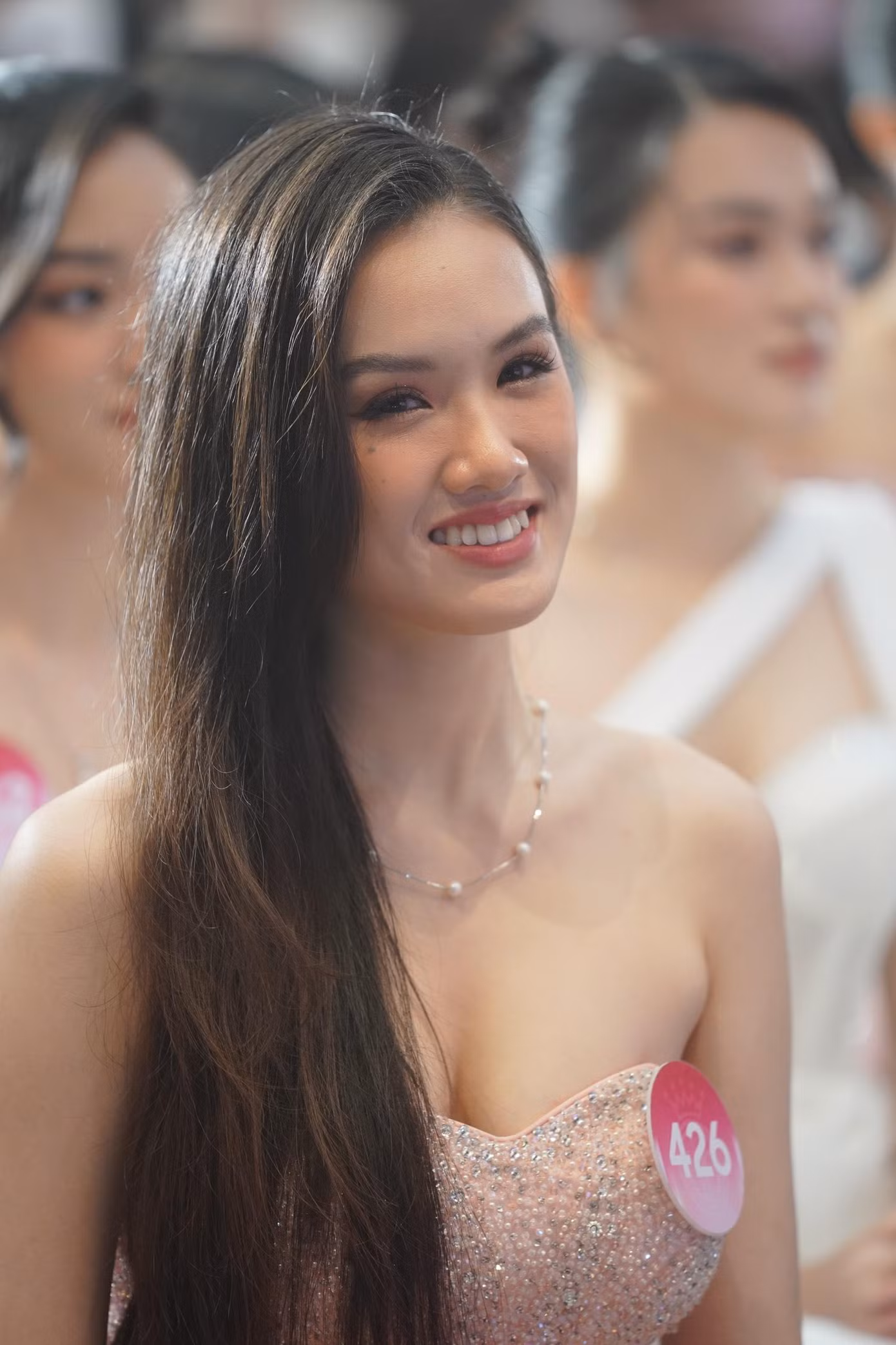 Trịnh Mỹ Anh (SBD 426) gây ấn tượng với chiều cao 1,75 m. Trong khi đó, Hoàng Hương Giang (SBD 177) là thí sinh được đánh giá cao từ hình thể, khả năng ứng xử. Cô là thí sinh nằm trong top 3 đề cử Người đẹp Tài năng cùng Gia Hân, Ngọc Hằng.