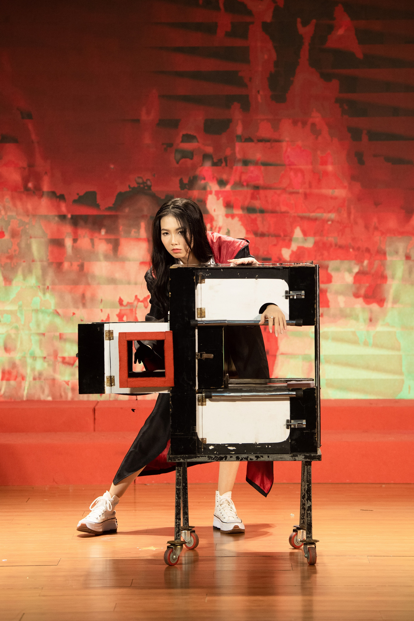 Nguyễn Hồng Thanh (SBD 203) lại mang đến cuộc thi sự mới mẻ khi thể hiện tài năng ảo thuật với tiết mục mang tên Phép màu.