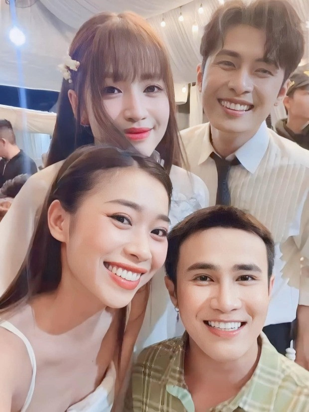 Nguyên Thảo và Huỳnh Lập từ TPHCM xuống Đồng Tháp ăn cưới. Hai diễn viên có mặt trong nhiều bữa tiệc cưới trước đó của Puka - Gin Tuấn Kiệt.