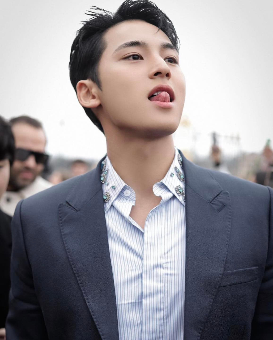 Cận vẻ đẹp của ngôi sao người Hàn 27 tuổi trên đất Pháp.