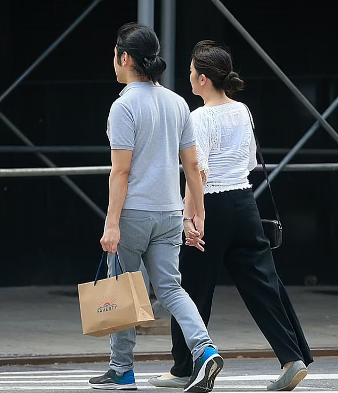 Sau khi cưới chồng, Mako phải từ bỏ danh vị công chúa. Đây là quy định chung của hoàng gia Nhật Bản. Con của cô sau này cũng không liên quan đến hoàng gia. Sau khi cưới chồng, Mako phải từ bỏ danh vị công chúa. Đây là quy định chung của hoàng gia Nhật Bản. Con của cô sau này cũng không liên quan đến hoàng gia.