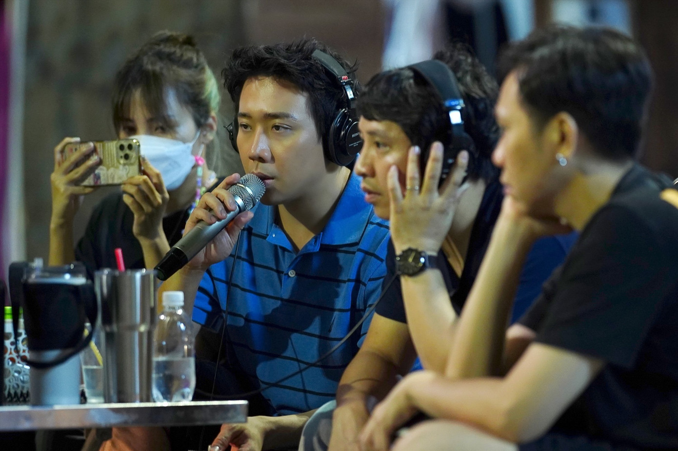 Nhà bà Nữ là bộ phim đầu tay Trấn Thành tự làm đạo diễn. Nhà bà Nữ là bộ phim đầu tay Trấn Thành tự làm đạo diễn.