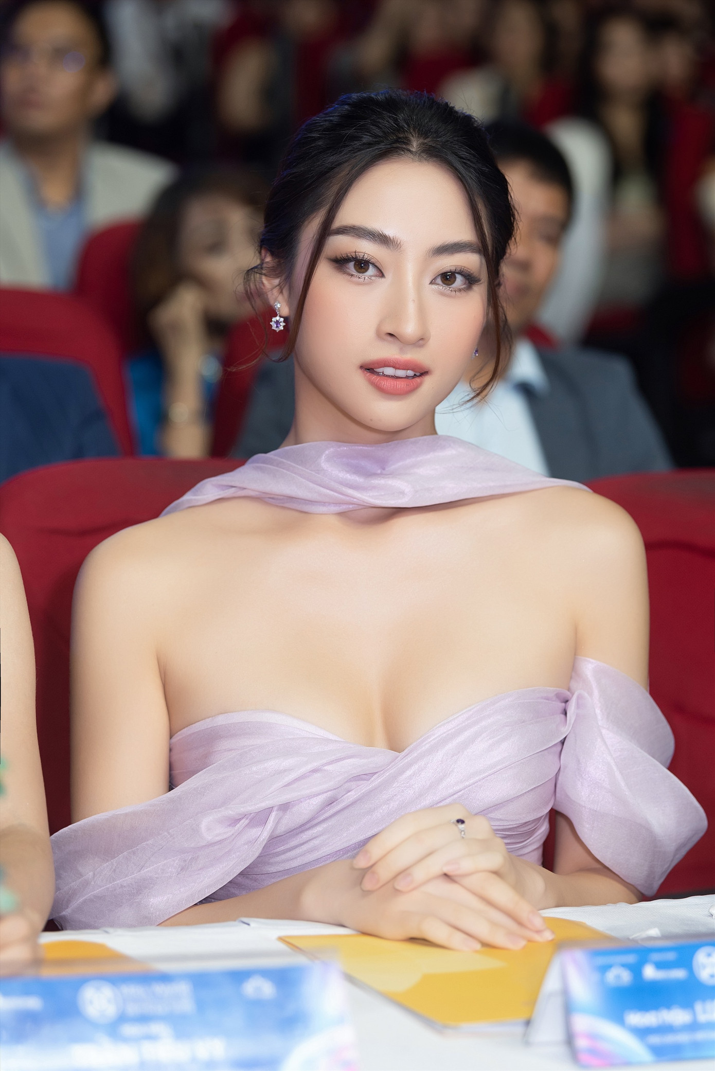 Hình ảnh của Lương Thùy Linh khi làm giám khảo Miss World Vietnam 2023.
