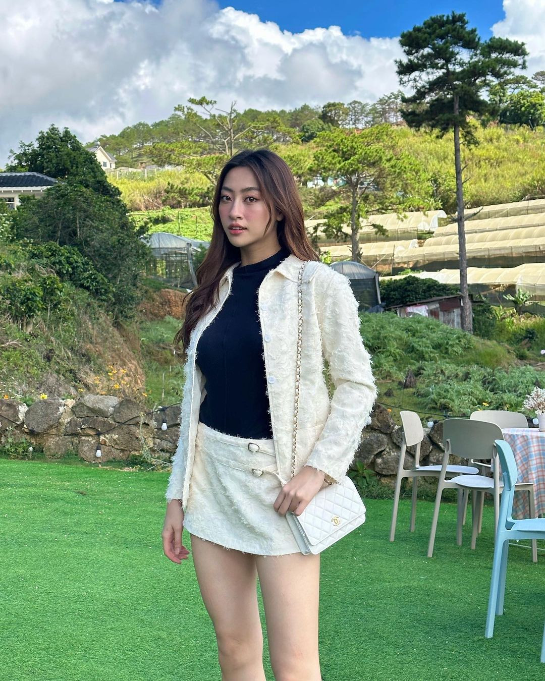 Lương Thùy Linh thường tận dụng những bộ váy ngắn để tôn lên vóc dáng chuẩn. Lương Thùy Linh thường tận dụng những bộ váy ngắn để tôn lên vóc dáng chuẩn.