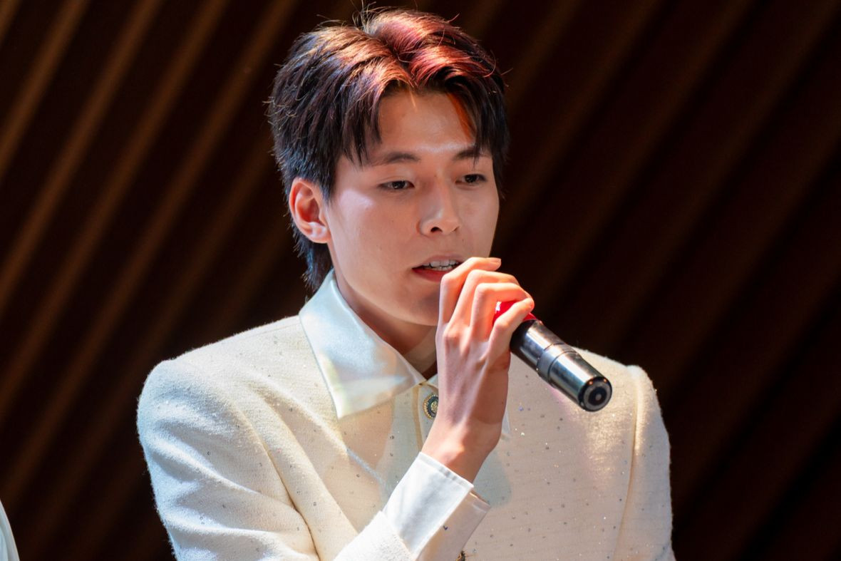 Á hậu Minh Kiên đóng cặp với người mẫu Vĩnh Đam trong dự án Bus.