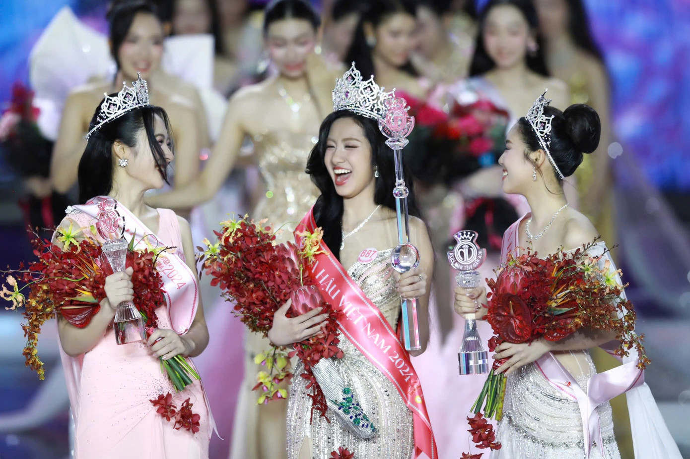 Khoảnh khắc tỏa sáng của Hà Trúc Linh trong đêm chung kết. Khoảnh khắc tỏa sáng của Hà Trúc Linh trong đêm chung kết.