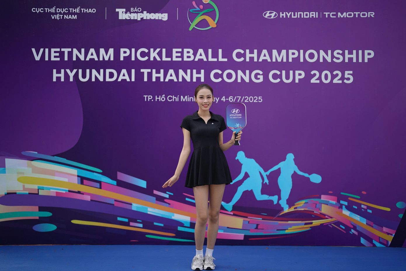 Á hậu Ngọc Hằng cho biết cô đăng ký giải đấu đôi nam - nữ và giải đôi nữ. Sau trận đấu sáng 4/7, cô chuẩn bị cho giải đôi nữ diễn ra sáng 5/7. Á hậu Ngọc Hằng cho biết cô đăng ký giải đấu đôi nam - nữ và giải đôi nữ. Sau trận đấu sáng 4/7, cô chuẩn bị cho giải đôi nữ diễn ra sáng 5/7.