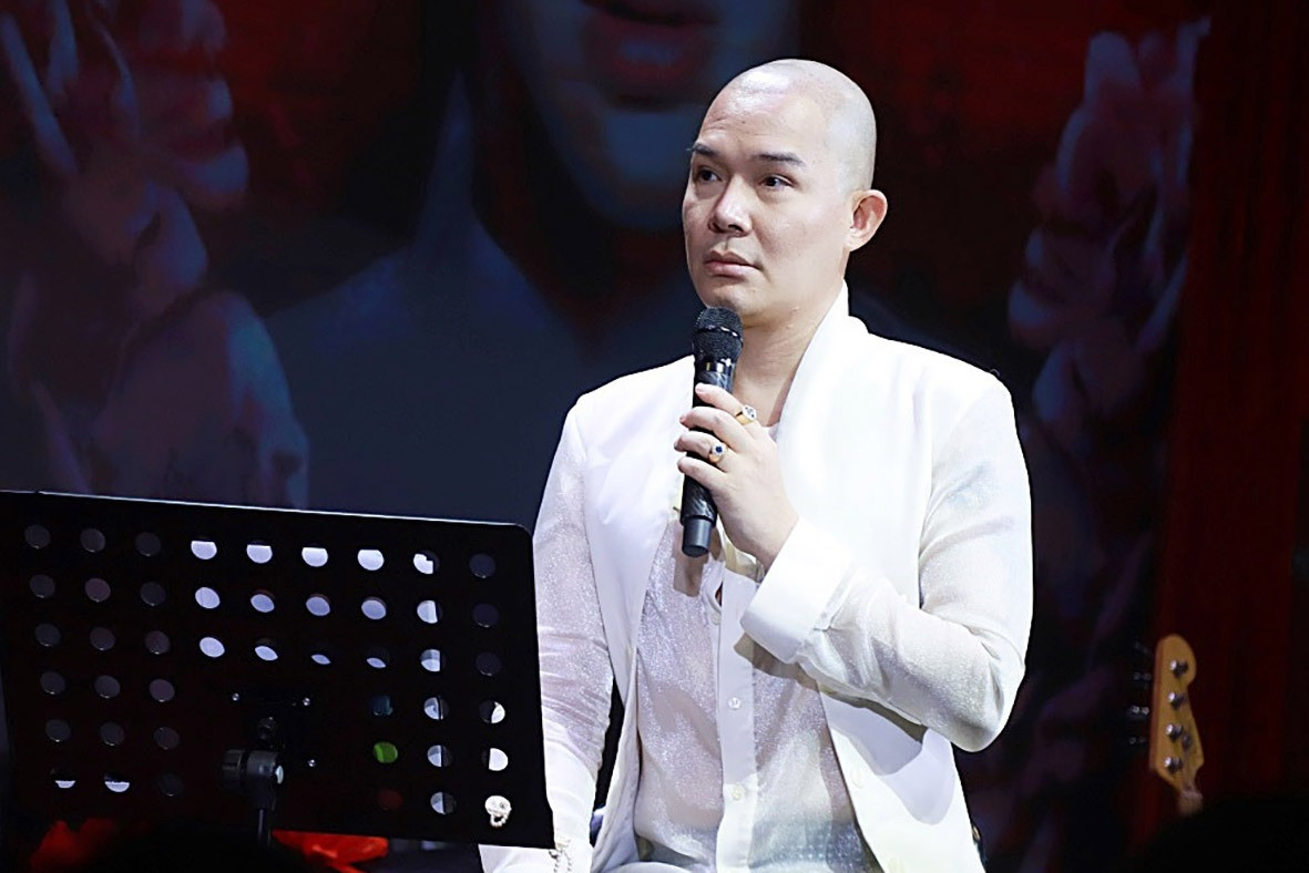 Nathan Lee khiến nhiều người bức xúc vì phát ngôn phản cảm. Nathan Lee khiến nhiều người bức xúc vì phát ngôn phản cảm.