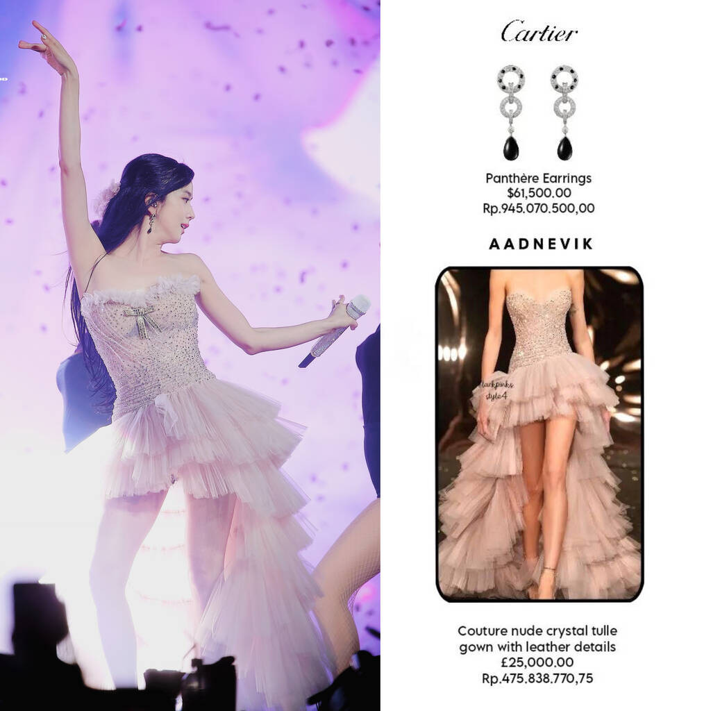 Bộ trang phục xếp tầng, in 3D đến từ thương hiệu Aadnevik có giá 25.000 bảng Anh (khoảng 750 triệu đồng). Cô &quot;tái sử dụng&quot; hoa tai đắt đỏ của nhãn hàng cao cấp.