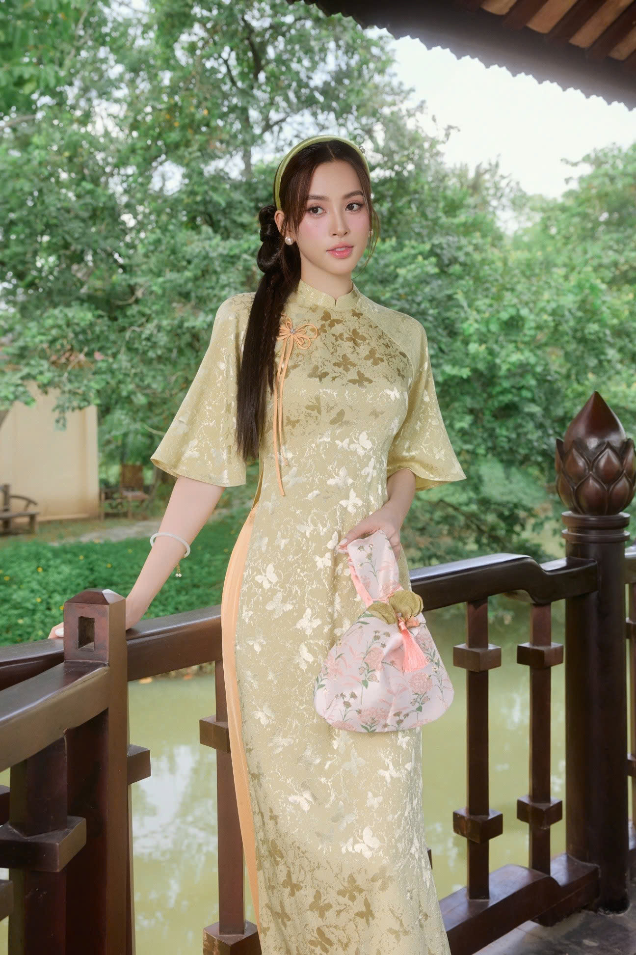 Hoa hậu Việt Nam Tiểu Vy trong thiết kế đặc trưng của JM. Hoa hậu Việt Nam Tiểu Vy trong thiết kế đặc trưng của JM.