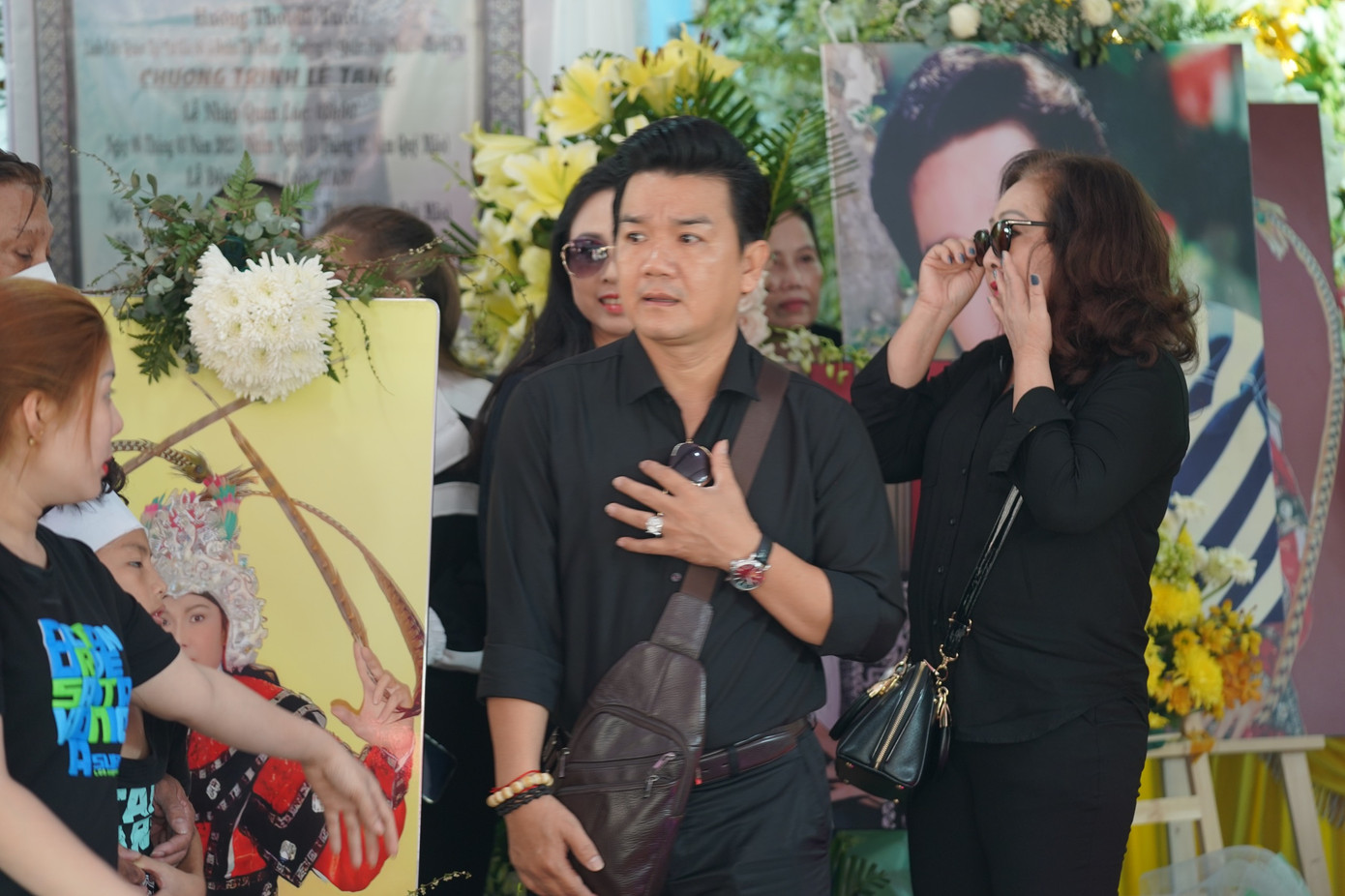 NSƯT Lê Tứ nén xúc động khi tiễn ông hoàng cải lương Hồ quảng.