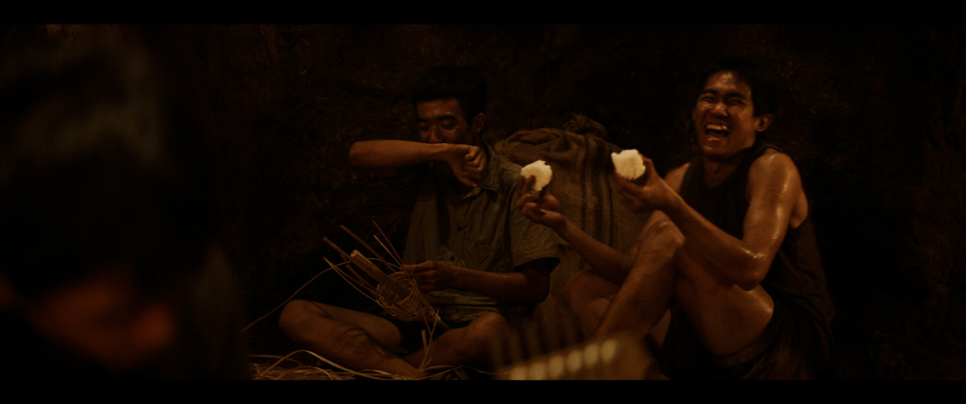 Ê-kíp Địa đạo nỗ lực tái hiện hình ảnh người chiến sĩ sống trong điều kiện khắc nghiệt, kiên cường chống lại quân thù. Ê-kíp Địa đạo nỗ lực tái hiện hình ảnh người chiến sĩ sống trong điều kiện khắc nghiệt, kiên cường chống lại quân thù.