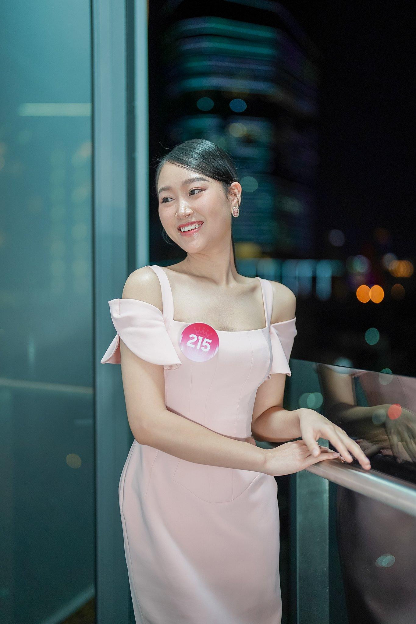 Phạm Thị Nhung cho biết cô đến với cuộc thi Hoa hậu Việt Nam một cách tình cờ, chỉ một tháng trước sơ khảo cuộc thi diễn ra. &quot;Mẹ tôi là người hâm mộ các cuộc thi sắc đẹp. Mẹ khuyên tôi nên thi hoa hậu. Tôi cũng không ngờ mình đến được vòng chung kết&quot;, cô nói thêm.